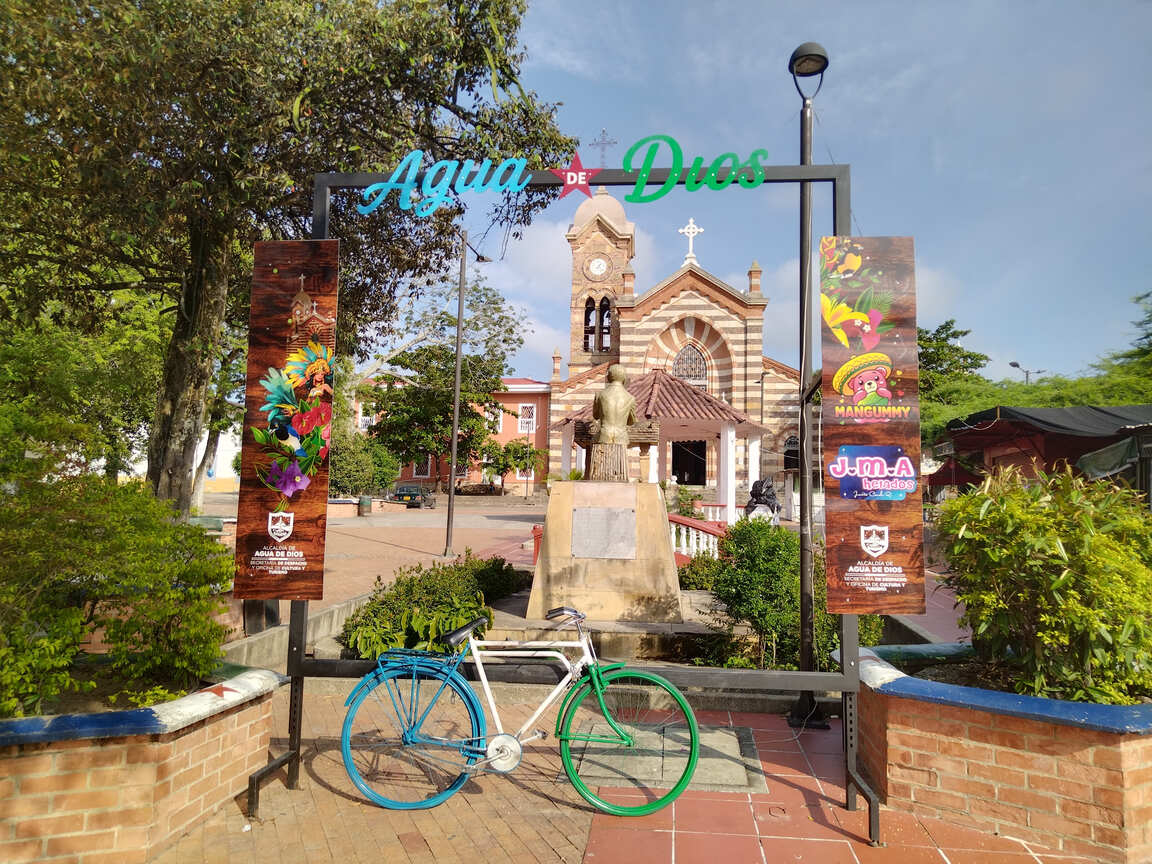 Plaza principal de Agua de Dios